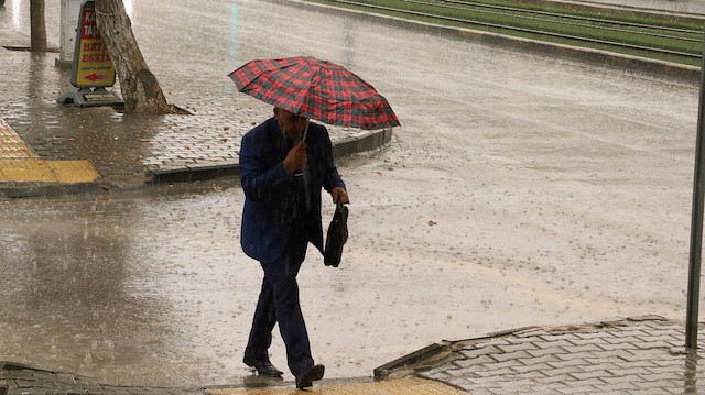 Meteoroloji uyardı: Yağış, fırtına ve toz taşınımı bekleniyor