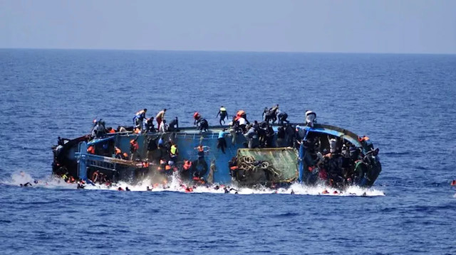 Yunanistan açıklarında göçmen gemisi battı: 17 kişi öldü