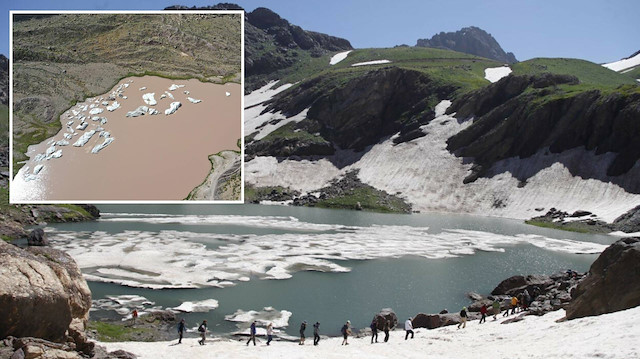 Küresel ısınma etkileri için uyarı: Türkiye'nin en yüksek ikinci zirvesinde buzullar eriyor