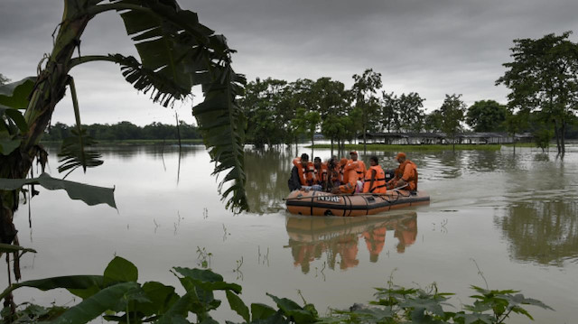 Hindistan'da sel: 23'ü asker 30 kişi kayboldu