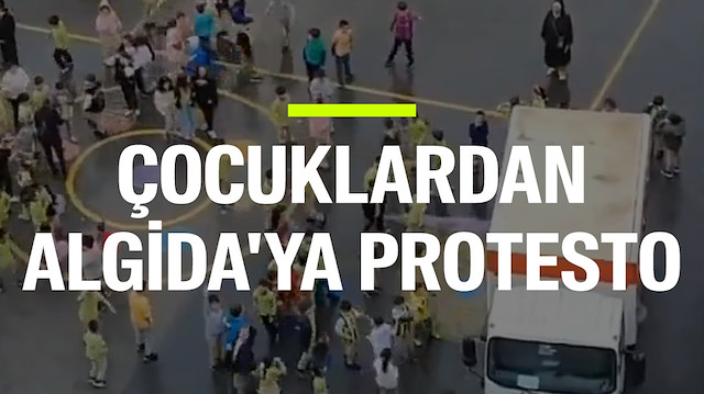 Okullarına gelen Algida'yı protesto ettiler