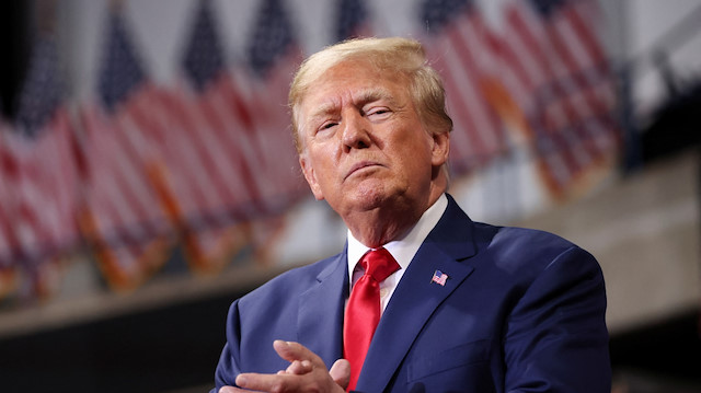 Trump'ın tarifeleri etkisini göstermeye başladı: Dev otomobil markası sevkiyatları durdurdu