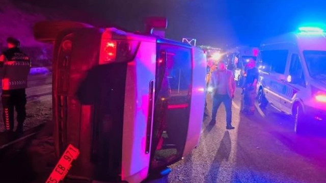 İzmir'de minibüs takla attı: Taziyeden dönenleri taşıyordu