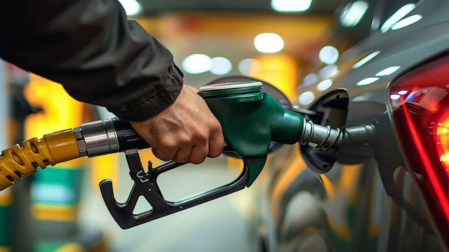 Motorinden sonra benzine de büyük indirim yolda