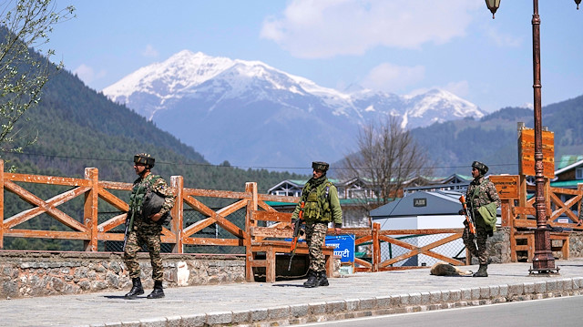 Hindistan, Keşmir'deki terör saldırısının ardından Pakistan ile diplomatik ilişkilerinin seviyesini düşürdü