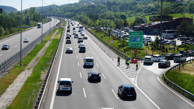 Yollarda bayram yoğunluğu: Bakan Yerlikaya’dan Kurban Bayramı için yola çıkacaklara uyarı