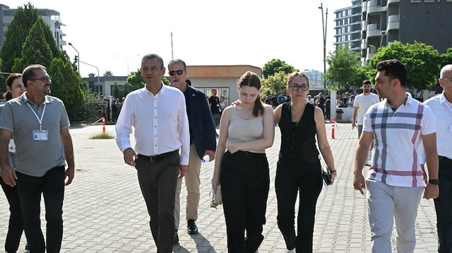 Özgür Özel söz vermişti: Ferdi Zeyrek'in kızını yalnız bırakmadı