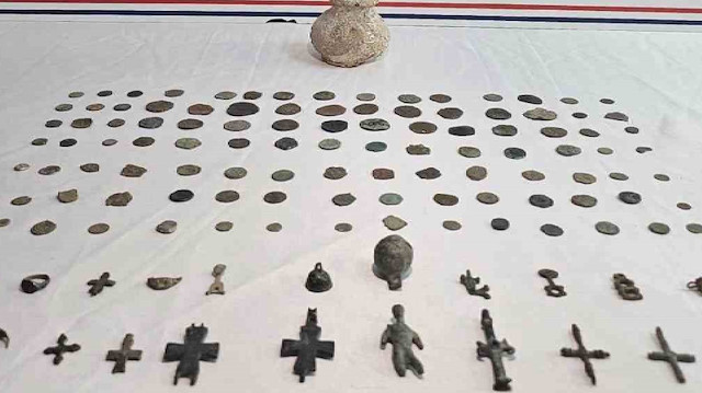 Tarihi eser kaçakçılığı operasyonunda yüzlerce tarihi sikke ele geçirildi