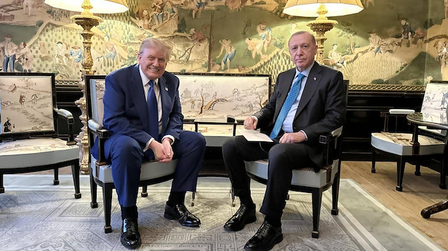 Erdoğan-Trump görüşmesinde dikkat çeken detay: Erdoğan'ın elindeki zarf ne anlama geliyor?