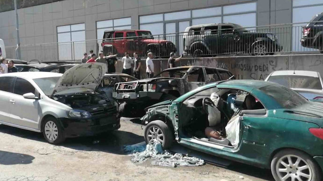 Ataşehir’de sanayi yangını lüks otoparka sıçradı: Çok sayıda araç kül oldu