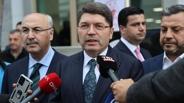 Bakan Tunç'tan yangın açıklaması: 17 şüpheli gözaltına alındı