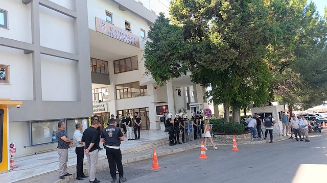 Manavgat Belediyesi'ne operasyon: Manavgat Belediye Başkanı gözaltına alındı