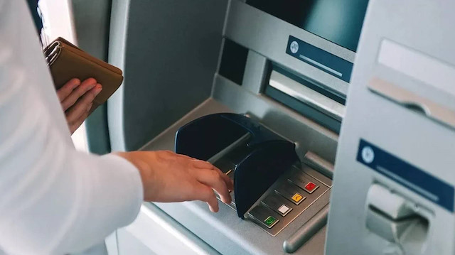 ATM tuzağına dikkat: Para çıkmadı sanıyorlar, dolandırıcılar saniyeler içinde çekiyor
