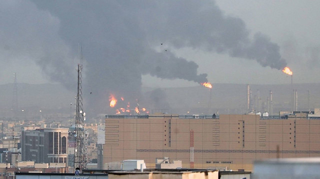 İran'ın petrol rafinerisinde yangın: Bir kişi hayatını kaybetti