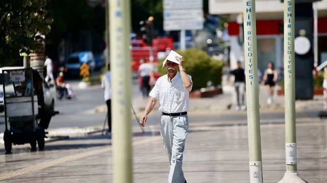 Afrika sıcakları Türkiye’yi kavuruyor: İstanbul 42 dereceyi gördü... Sıcak hava ne kadar sürecek?