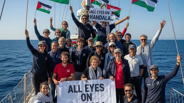 İnsani yardım için Gazze'ye doğru yola çıkan gemide alarmlar çalıyor: Hanzala gemisine İsrail müdahale edecek mi?