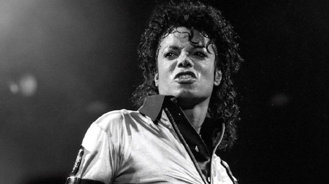 Michael Jackson’ın kirli sahne çorabı 8 bin dolara alıcı buldu
