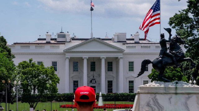 Trump'tan Beyaz Saray'a 200 milyon dolarlık değişiklik: Dev balo salonu inşa edecek