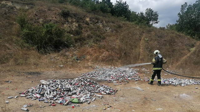 İzmit'te ormanda sprey kutu alarmı: Patlayarak yangına sebebiyet verecek binlerce atık bulundu