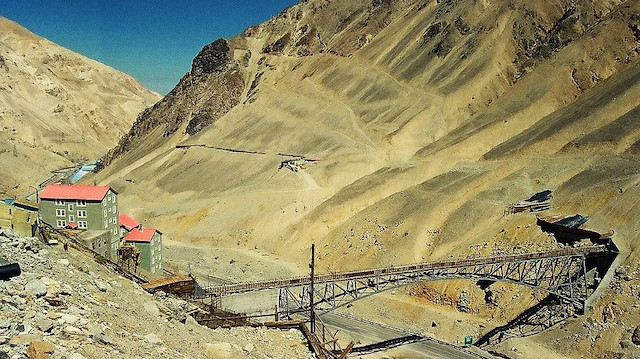 Dünyanın en büyük bakır madeninde göçük: 6 işçi öldü