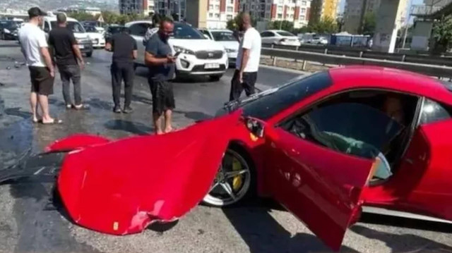 Türkiye'nin gündemine oturmuştu: Hasarlı Ferrari’nin yeni sahibi belli oldu... Futbolcu satın aldı