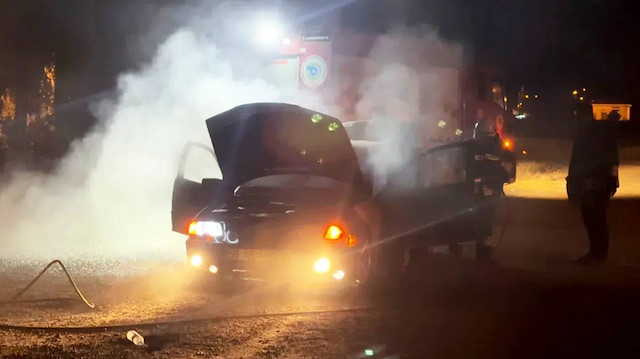 İnanlı Çeşmesi’nde park halindeki otomobil alev aldı: Elektrik aksamı iddiası