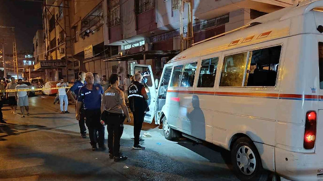 Adana’da kanlı pusu: Silahlı saldırıya uğrayan dolmuş sürücüsü kurşunlara rağmen 600 metre direndi