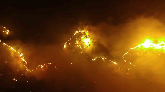 Kastamonu’da orman yangınları geceyi aydınlattı: Havadan görüntülendi