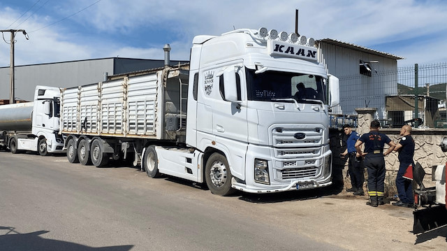 Kocaeli’nde görülmedik olay: Damperi elektrik tellerine değdi! Kamyon sürücüsü ağır yaralandı