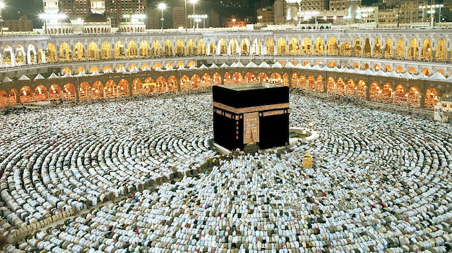 Diyanet'ten umre turları: Öğretmen, öğrenci ve veliler için başvurular başladı