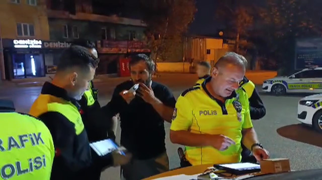 Kardeşinin kimliğine bürünerek polisi kandırmaya çalıştı