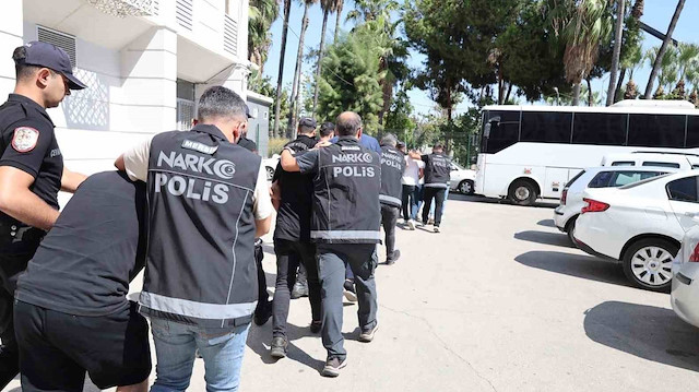 Mersin'de bardak kolilerinden yasaklı madde çıktı: 7 tutuklama