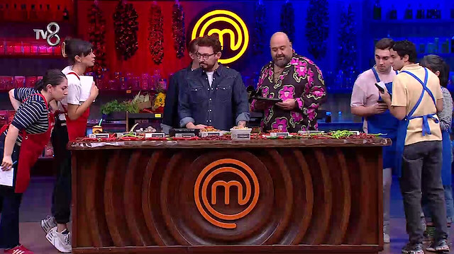 MasterChef 1. ve 2. eleme adayları kim, dokunulmazlığı kim kazandı? (6 Ekim 2025 MasterChef son bölüm) MasterChef 1. ve 2. eleme adayları kim, dokunulmazlığı kim kazandı? (6 Ekim 2025 MasterChef son bölüm)