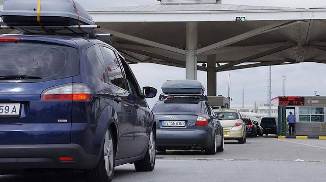 Yabancı plakalı araç sahipleri dikkat! Resmi Gazete’de yayımlandı: Sınır kapılarında ceza engeli
