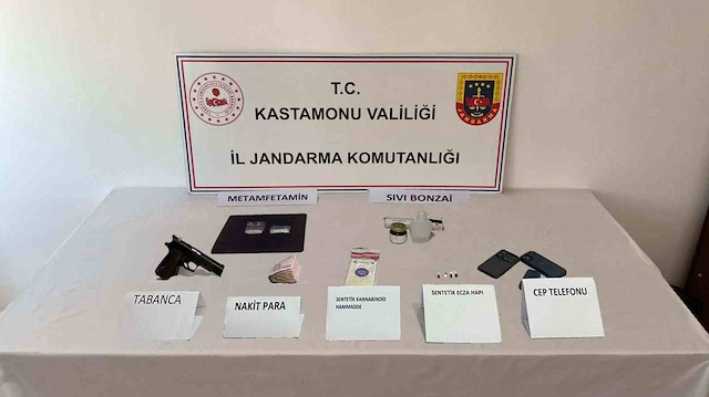 Kastamonu'da dev operasyon: Binlerce sentetik ecza hapı ele geçirildi... Üç kişi tutuklandı