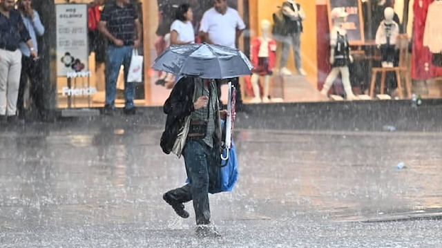 Sel ve su baskınlarına dikkat! Meteoroloji 8 ili uyardı: Kuvvetli sağanak geliyor