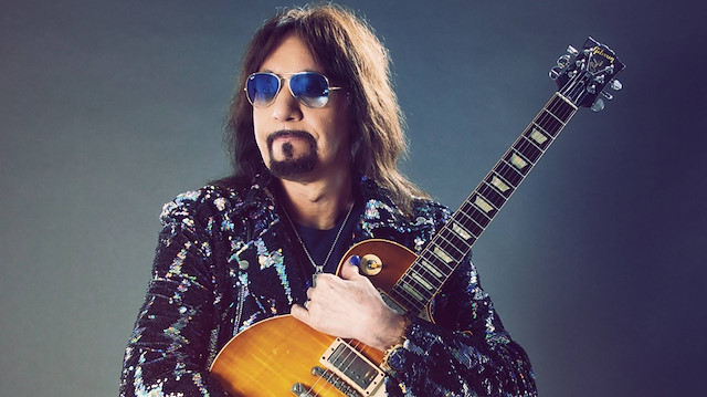 Kiss grubunun kurucu üyesi ve gitaristi Ace Frehley hayatını kaybetti