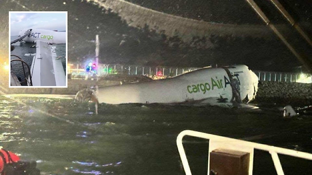 Hong Kong'a inişi sırasında pistten çıkan kargo uçağı denize düştü: iki kişi öldü