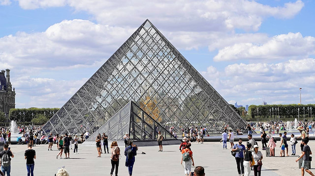 Filmleri aratmayacak soygun: Louvre Müzesi'ndeki hırsızlık nasıl gerçekleşti?