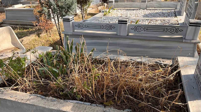 Mezarlıktan mermer çalıp evinin bahçesine döşedi: 81 parça taşla yakalandı