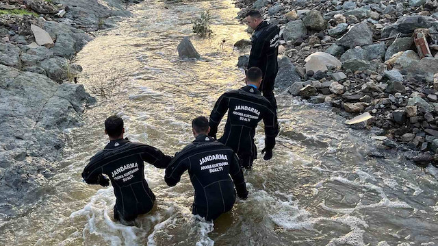 Foça'da sel felaketi: Kızıyla konuşurken sulara kapıldı | Arama çalışmaları yeniden başladı