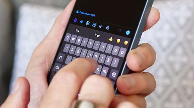 iOS 26 klavyesi bozuk mu? Kullanıcı ağır çekimde test etti