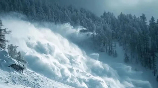 Nepal'de dağcı kampına çığ düştü: 7 kişi hayatını kaybetti