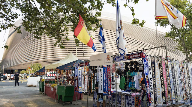 Real Madrid stadı önünde kriz: Satıcılar 'geçimimizi elimizden aldılar' diyerek ayaklandı