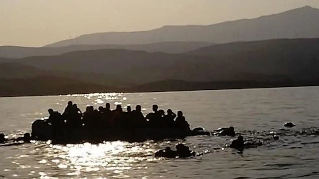 Göçmenleri taşıyan tekne battı: Yüzlerce kişi kayboldu