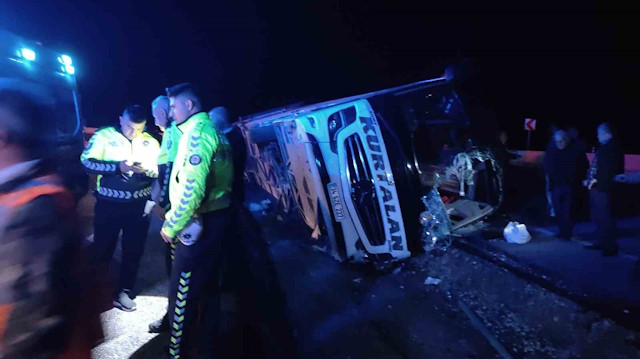 Osmaniye’de yolcu otobüsü devrildi: Yaralılar var