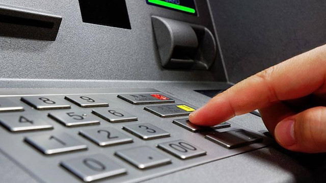 ATM önünde kurulan tuzak: Turistin kartı saniyeler içinde çalındı