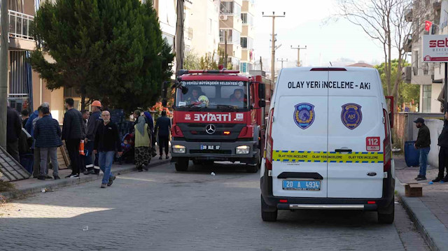 Evde çıkan yangın paniğe neden oldu: 3 kişi hastaneye kaldırıldı