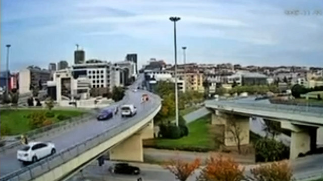 Maltepe’de zincirleme kaza! Hatalı sollama faciaya yol açtı