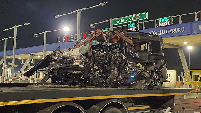 Kuzey Marmara Otoyolu'nda korkunç kaza: Gişelere ok gibi saplandı!